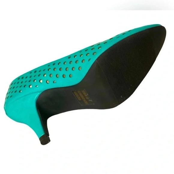ANGEL STEPS* Pretty Mint Green Perforated Cap-Toe Dress Heel - Picture 4 of 5